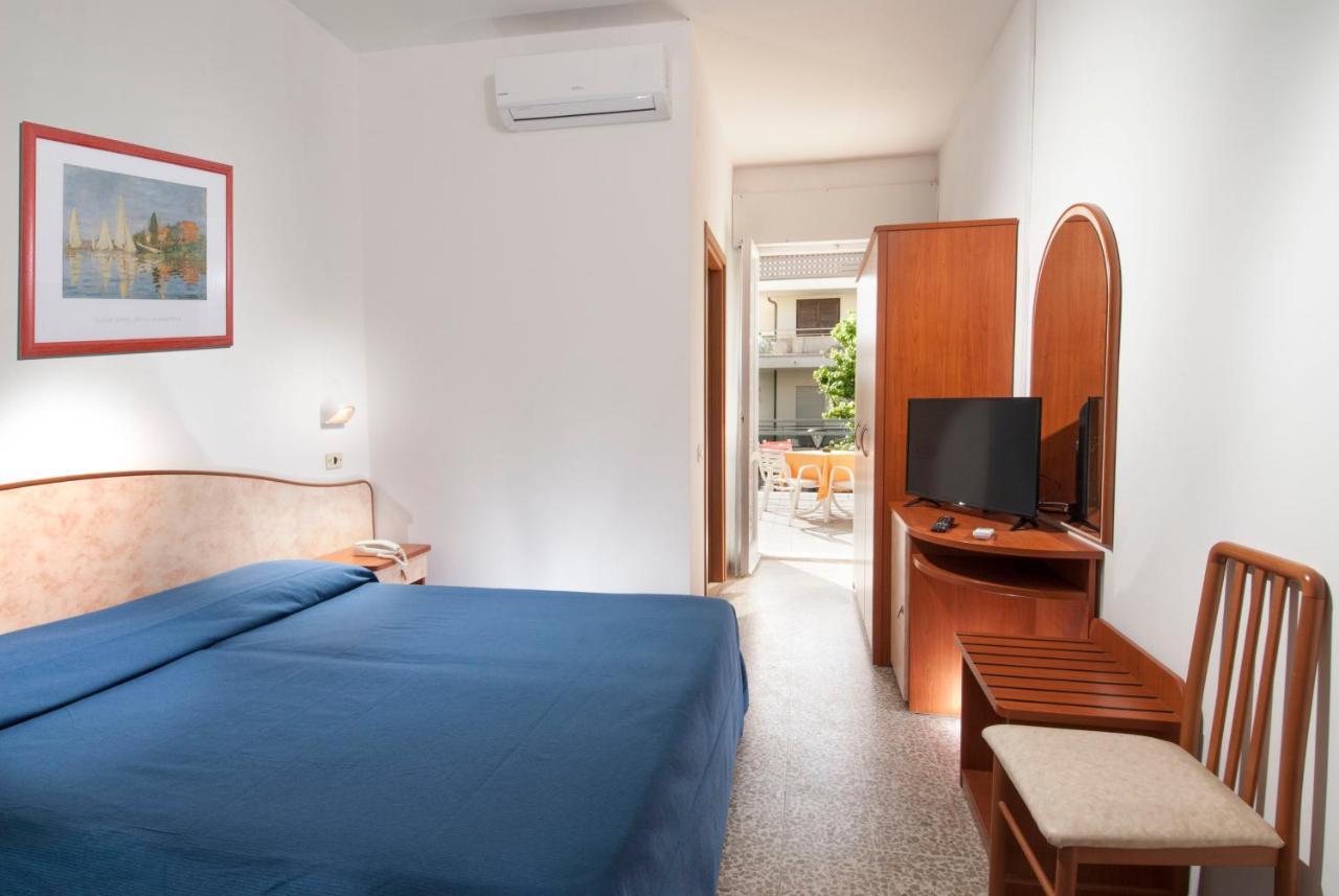 Hotel Holiday Sunshine Summer มิซาโน อาดรีอาติโก ภายนอก รูปภาพ