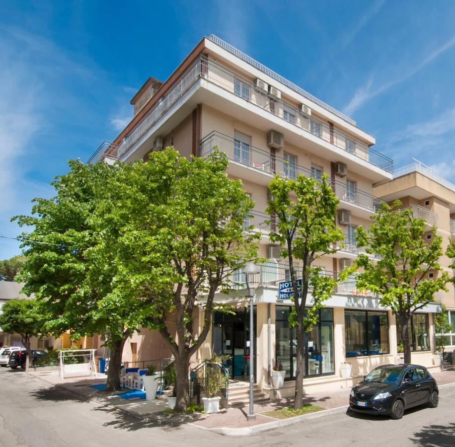 Hotel Holiday Sunshine Summer มิซาโน อาดรีอาติโก ภายนอก รูปภาพ