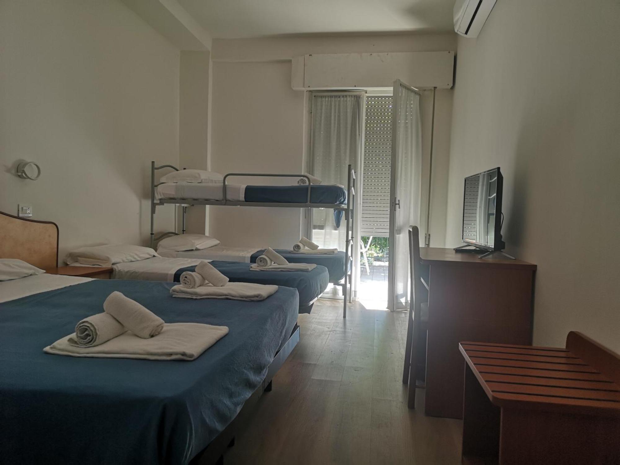 Hotel Holiday Sunshine Summer มิซาโน อาดรีอาติโก ภายนอก รูปภาพ