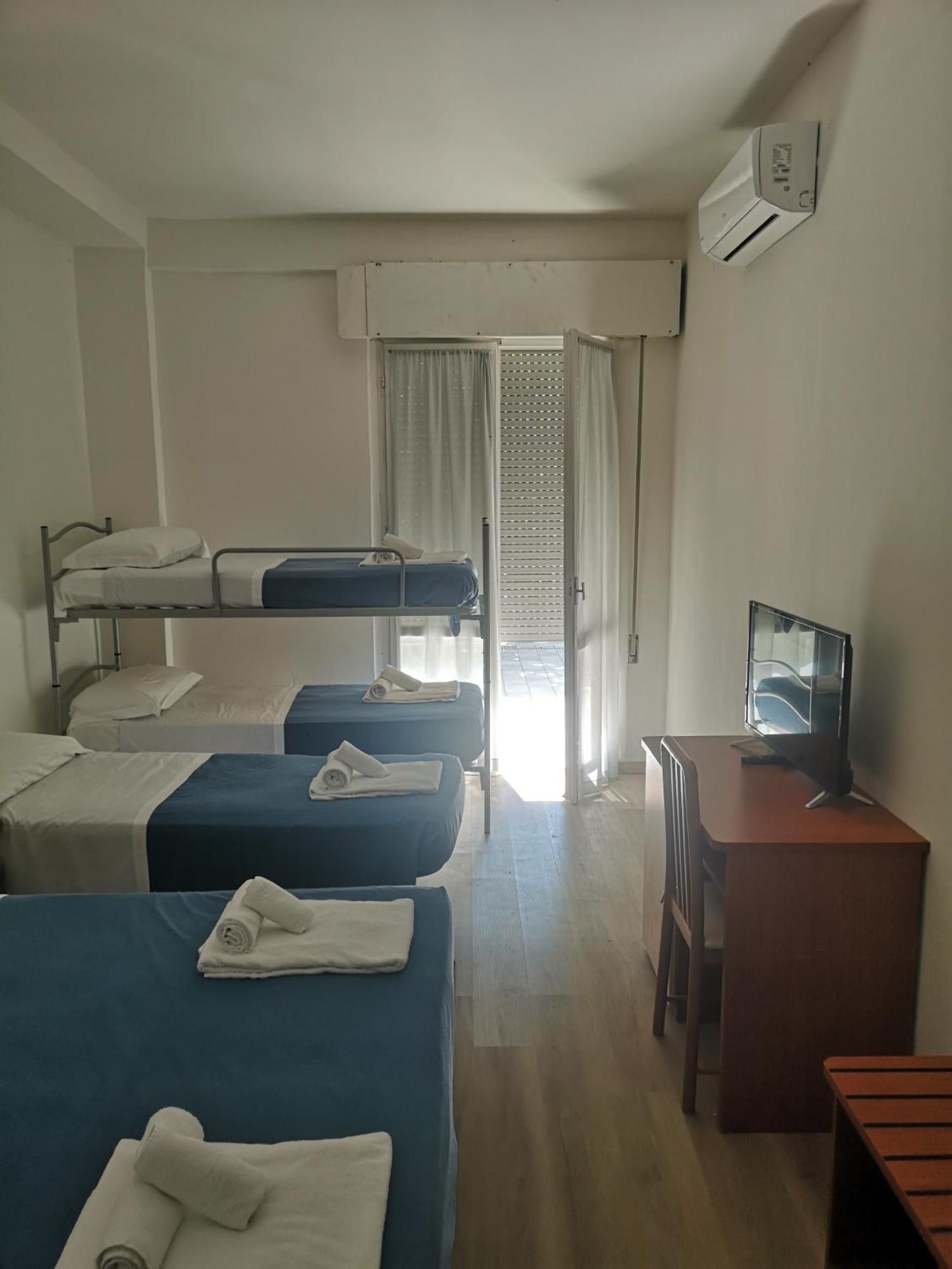 Hotel Holiday Sunshine Summer มิซาโน อาดรีอาติโก ภายนอก รูปภาพ