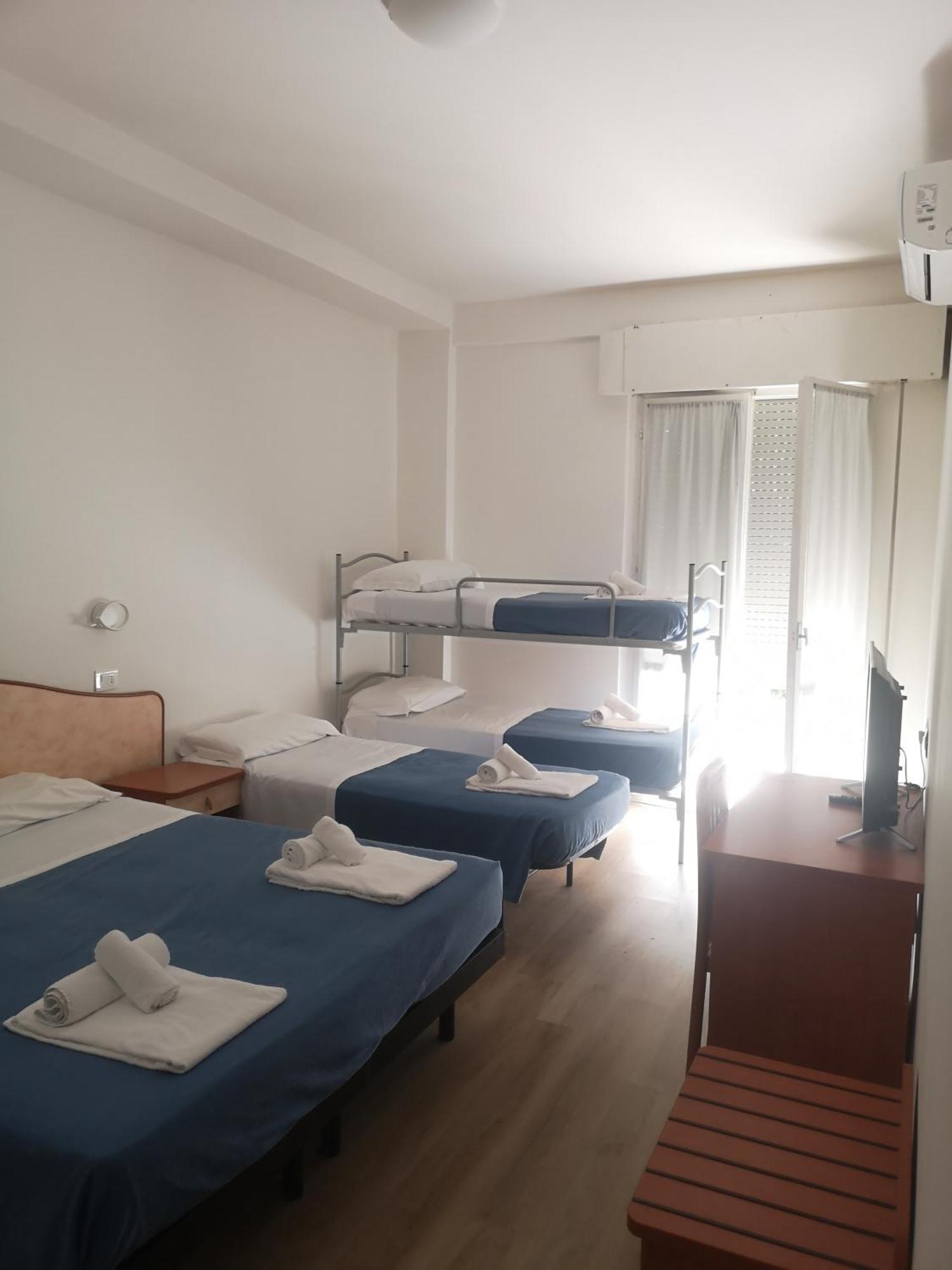 Hotel Holiday Sunshine Summer มิซาโน อาดรีอาติโก ภายนอก รูปภาพ