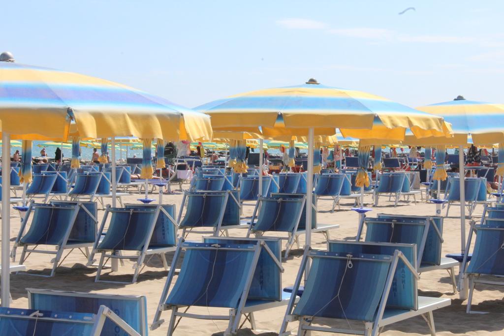 Hotel Holiday Sunshine Summer มิซาโน อาดรีอาติโก ภายนอก รูปภาพ
