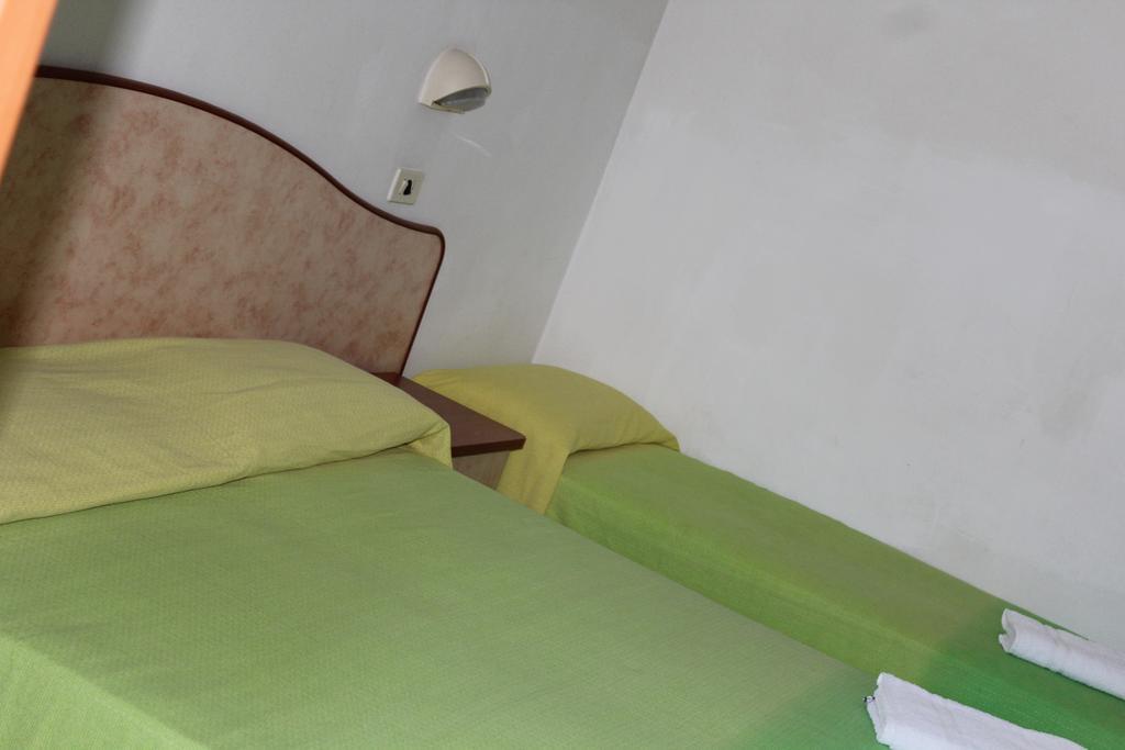 Hotel Holiday Sunshine Summer มิซาโน อาดรีอาติโก ภายนอก รูปภาพ