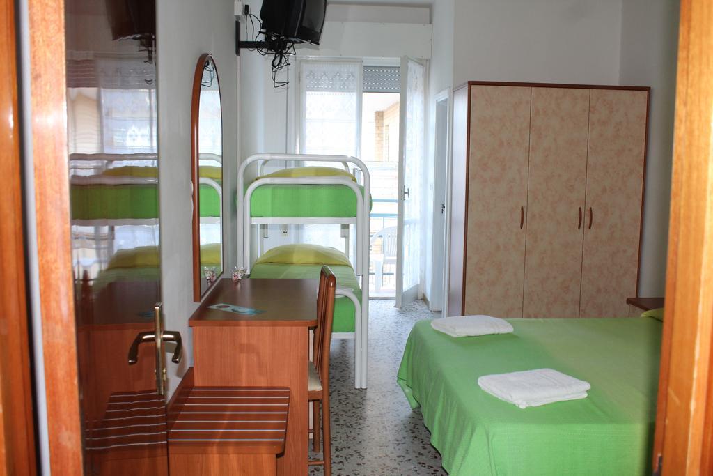Hotel Holiday Sunshine Summer มิซาโน อาดรีอาติโก ภายนอก รูปภาพ